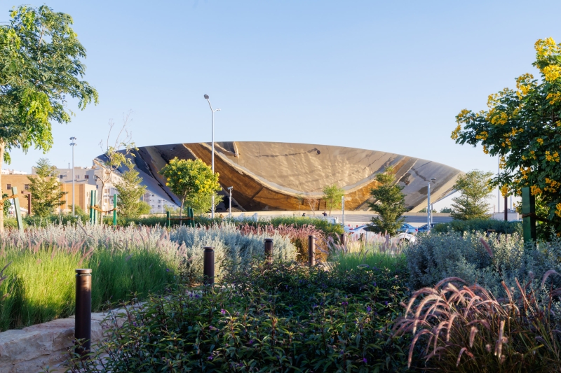 На станции метро в Эр-Рияде установили зеркальный купол