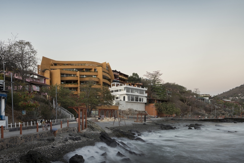 Новый жилой дом "Carpinteros" в городе Сиуатанехо, Мексика