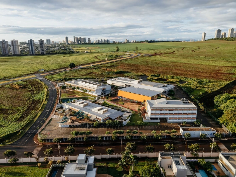 Спортивная площадка для колледжа в городе Рибейран-Прету, Бразилия