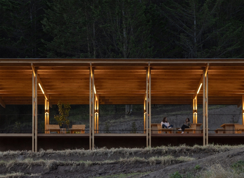 Urlo Studio встраивает велопарковку в склон холма в Эквадоре