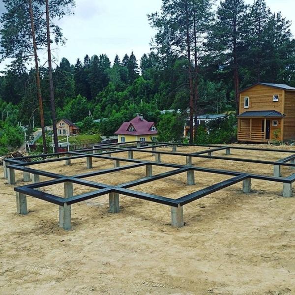 4 вида фундамента для строительства дома на склоне