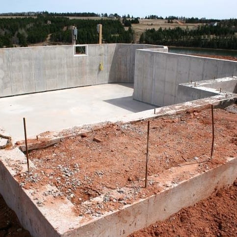 4 вида фундамента для строительства дома на склоне