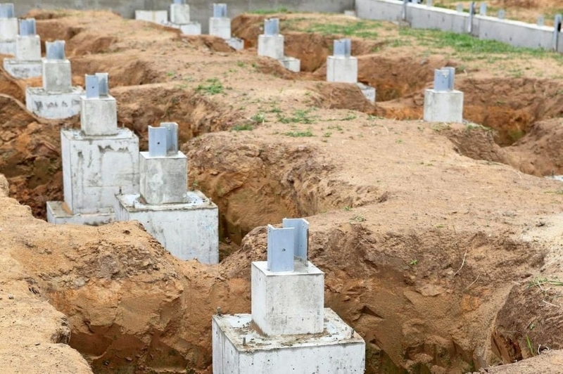 4 вида фундамента для строительства дома на склоне