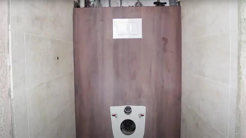 Чем и как закрыть трубы в туалете своими руками