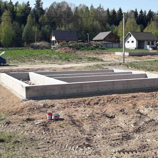 Как залить ленточный фундамент своими руками: пошаговая инструкция