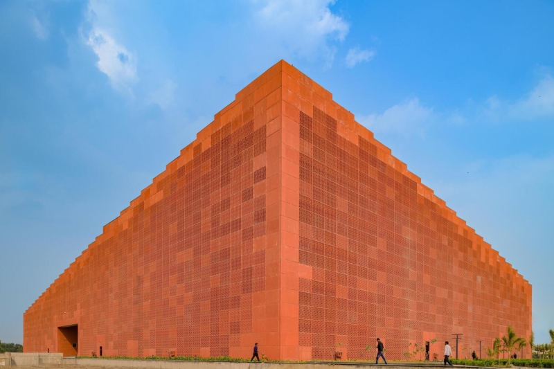 Новое здание университета "Престиж" в городе Индаур, Индия