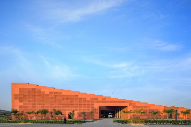 Новое здание университета "Престиж" в городе Индаур, Индия