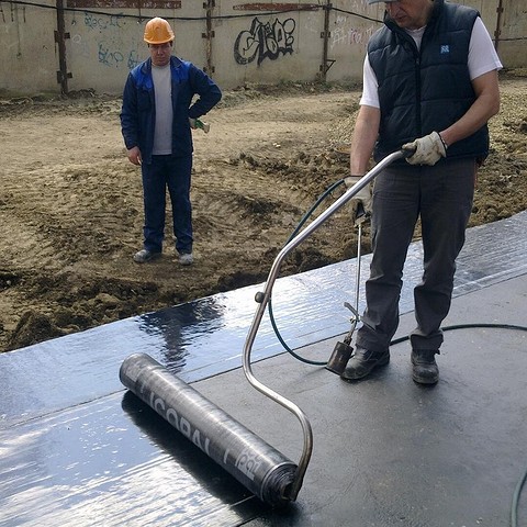 Рубероид для фундамента: особенности выбора и технология гидроизоляционных работ